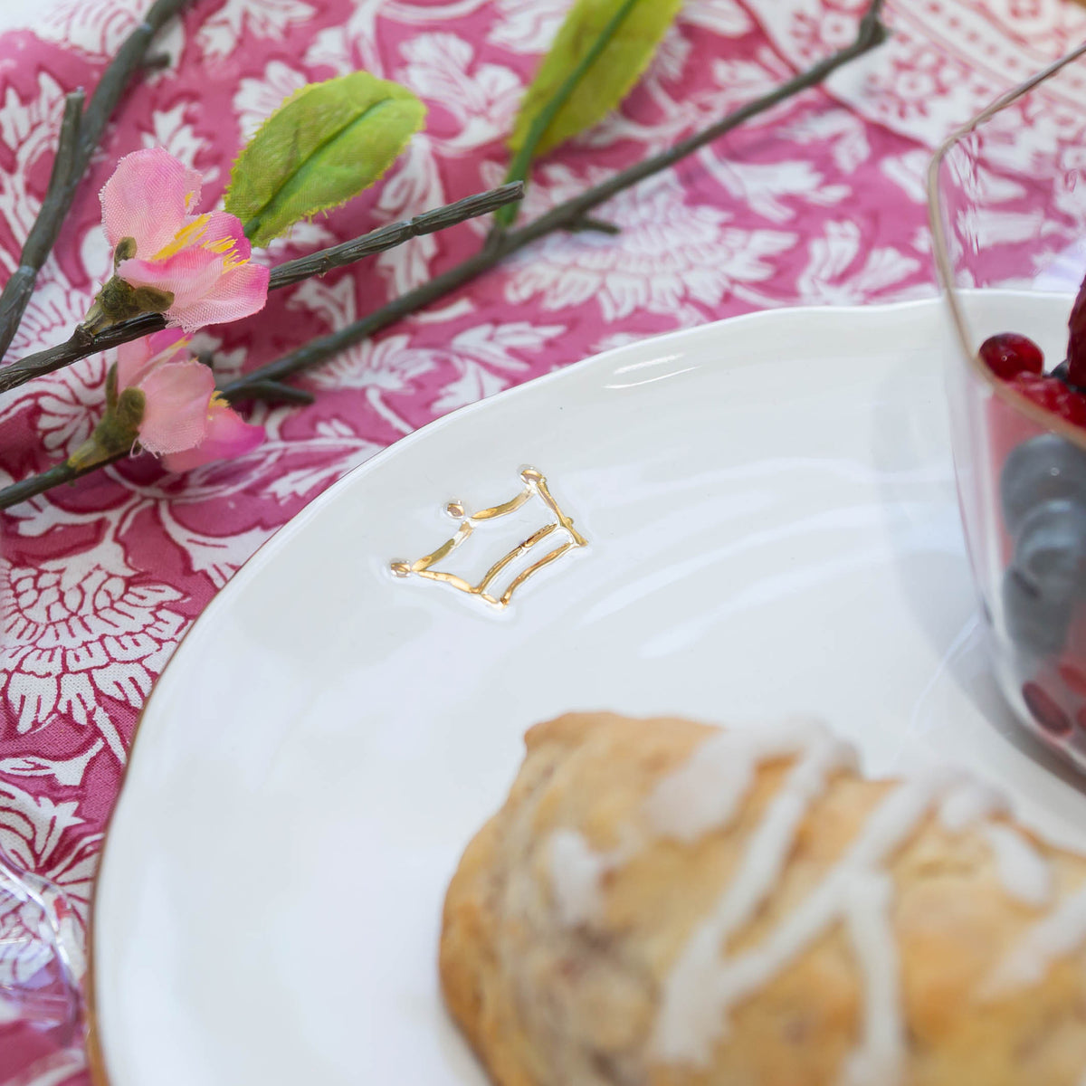 Gold Rim Dinner Plate with Crown, Set of 4