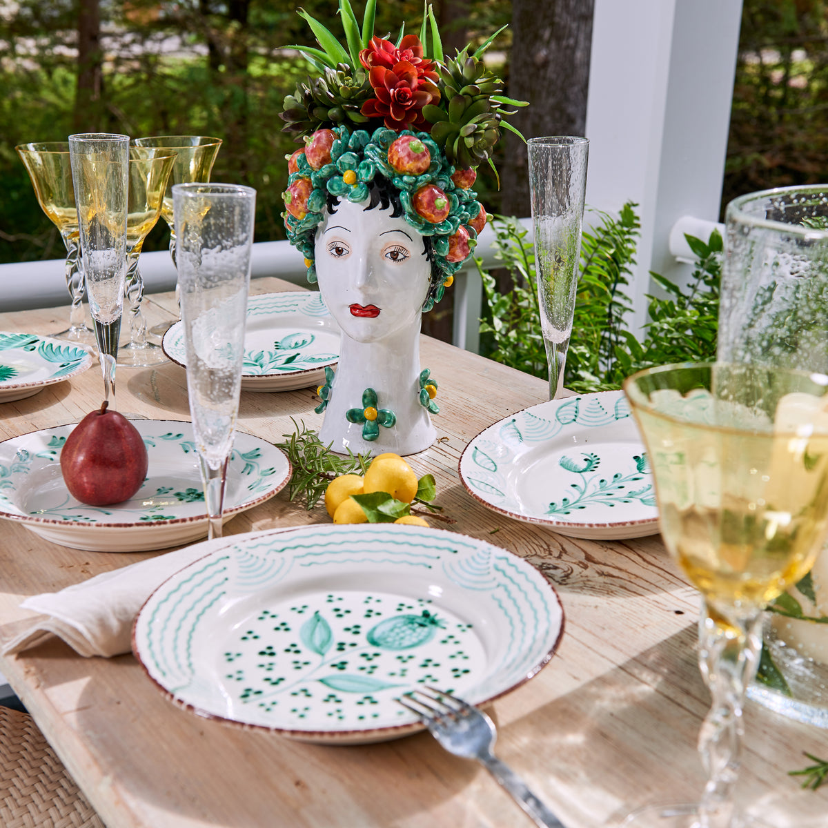 Casa Nuno Green and White Dinner Plate, 2 Flowers/Waves